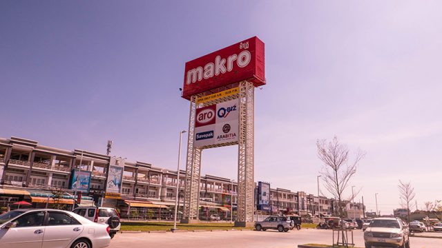 First Large-scale Wholesale Outlet Opens Doors