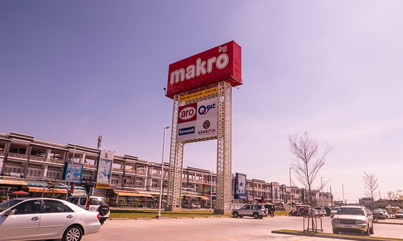 First Large-scale Wholesale Outlet Opens Doors