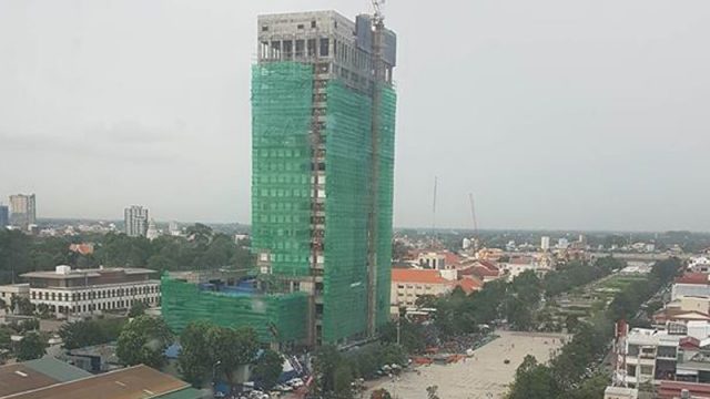 Exchange Square Tops Off