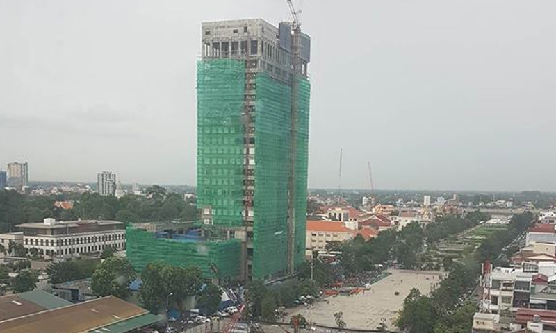Exchange Square Tops Off