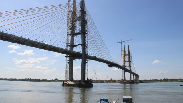 Neak Loeung Bridge to Open Early April 2015