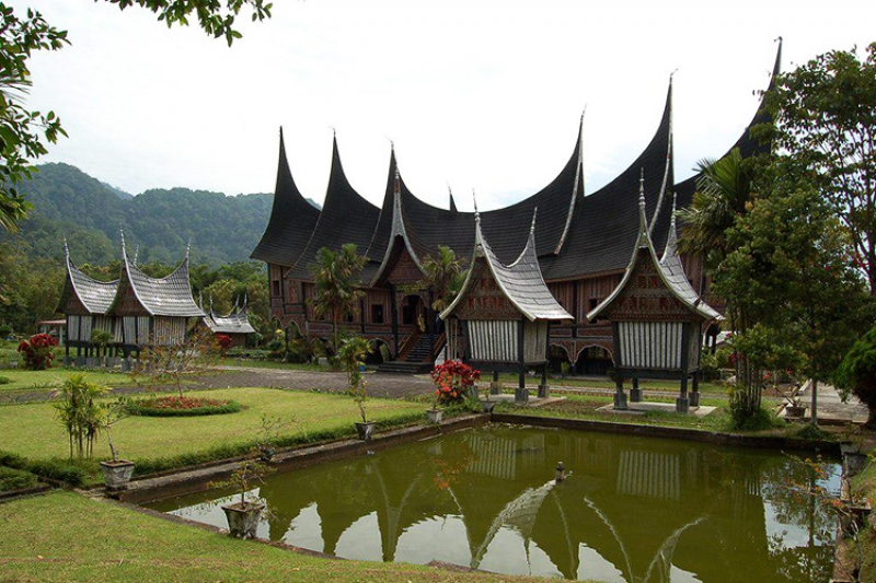 After Deadly Quake, Indonesians Urge Return to Traditional Building Methods