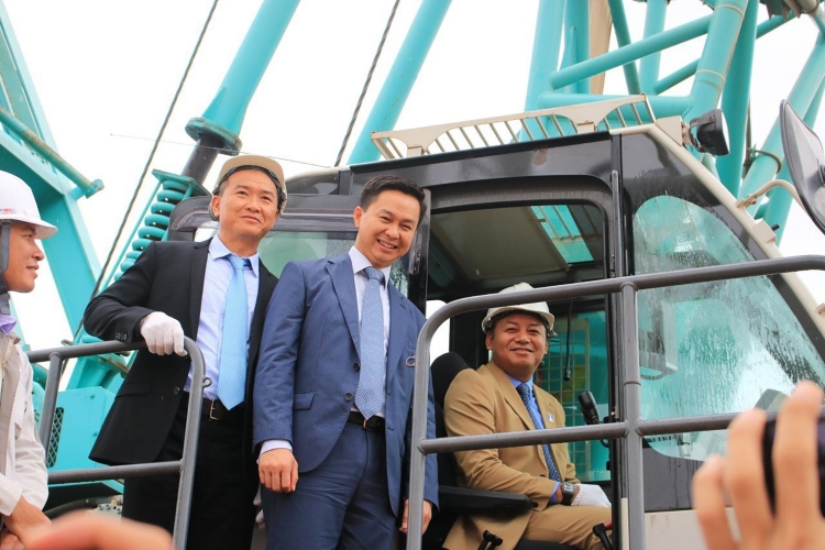 Giant Ferris Wheel Set to Roll in Siem Reap