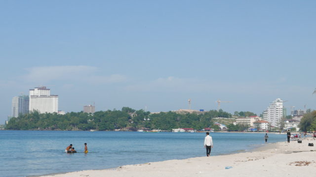 Construction of stores along Sihanoukville beach permitted to attract tourists