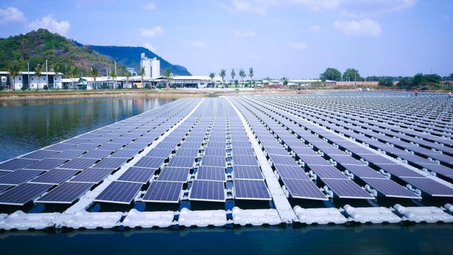 Comin Khmere installs 30,000 floating and curved roof solar panels in Kampot province
