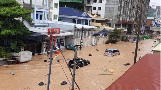 Governor Pledges to Solve Flooding Issue in Sihanoukville