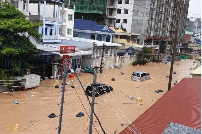 Governor Pledges to Solve Flooding Issue in Sihanoukville