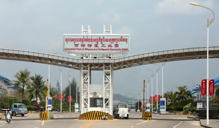 Premier Hun Sen pushes for more SEZs along border