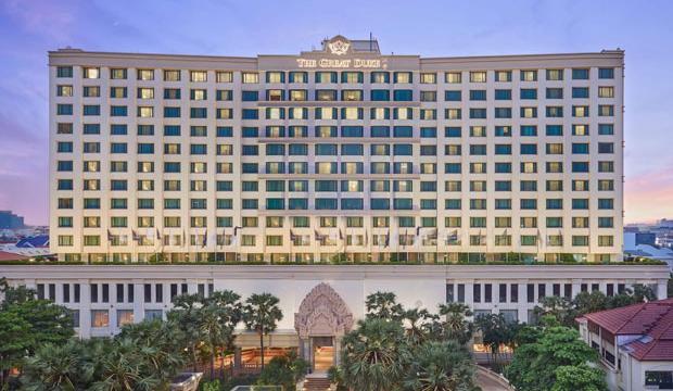 Experts: Luxury hotel closures related to internal issues