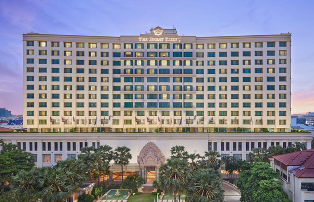 Experts: Luxury hotel closures related to internal issues