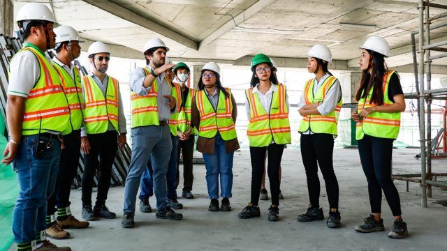 Comin Khmere supports site visit for students studying construction law