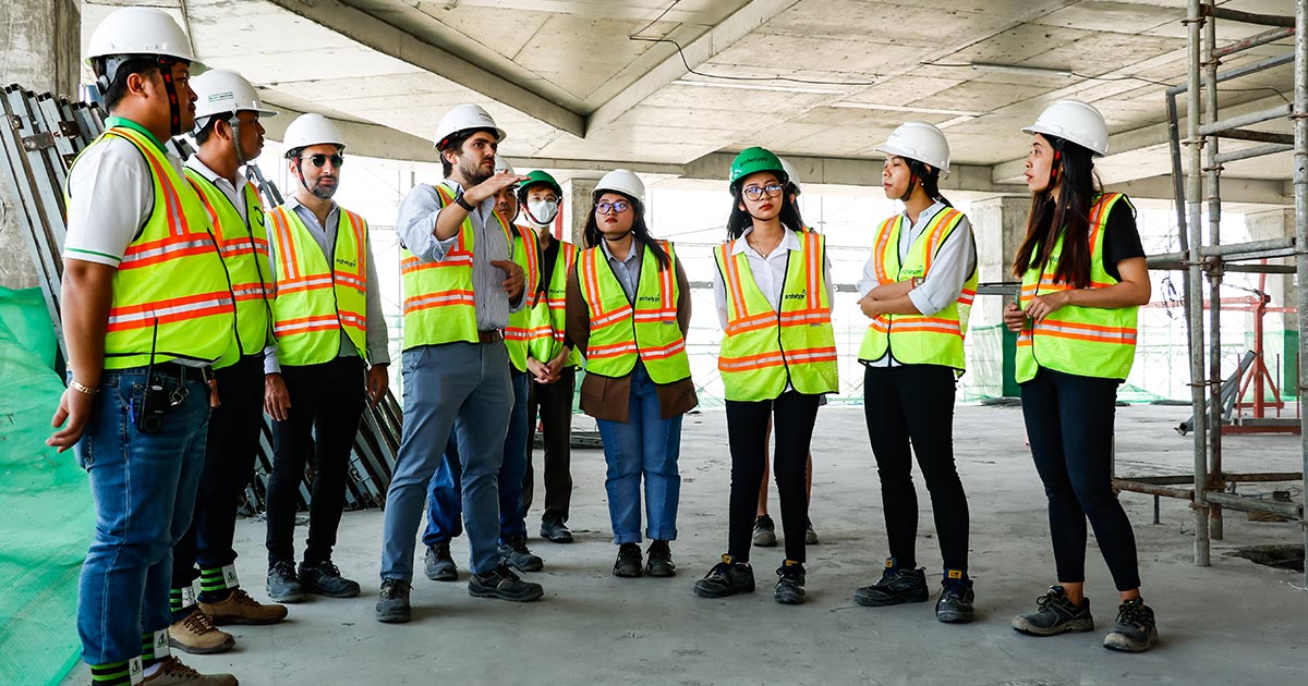 Comin Khmere supports site visit for students studying construction law