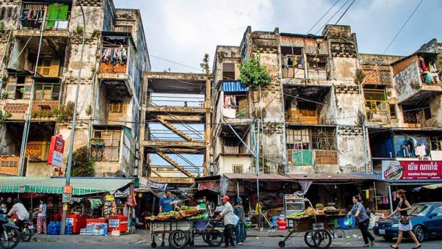 ប្រជាជនស្នាក់នៅអគារប៊ូឌីងទទួលយកសាច់ប្រាក់