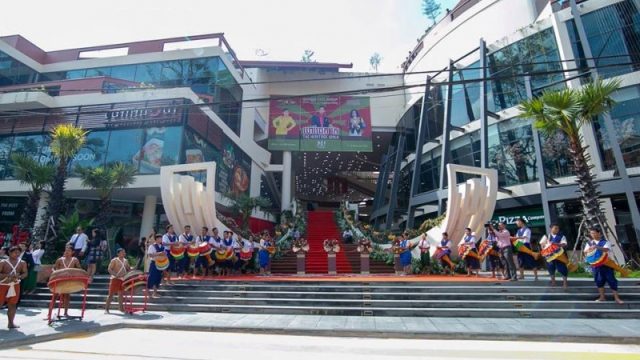 មជ្ឈមណ្ឌលកម្សាន្តដ៏អស្ចារ្យតាមរចនាបទខ្មែរ The Heritage Walkបើកសម្ពោធជាផ្លូវការ