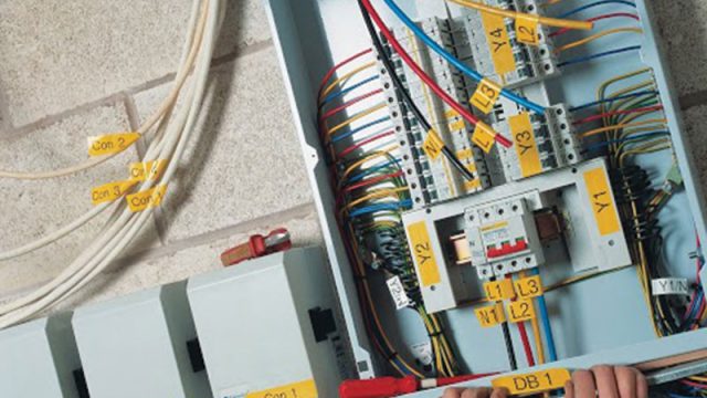 Brother P-Touch: ការបិទឈ្មោះស្លាកសញ្ញាដែលធន់ជាប់សម្រាប់ការងារលំបាកៗ