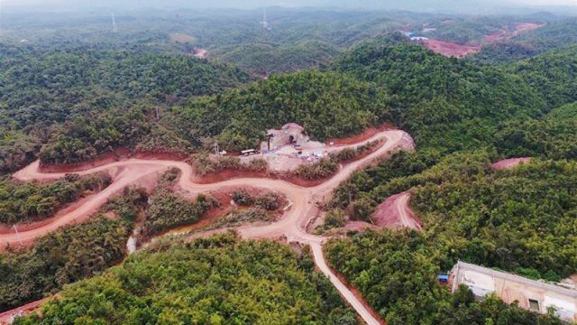 China-Laos railway bores first tunnel