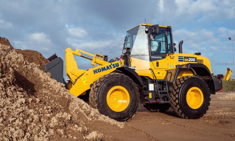 Komatsu Profits Fall Sharply