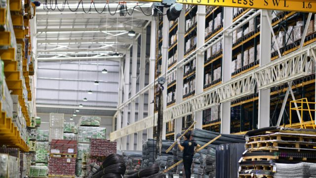 អ្នកឧកញ៉ាលីយ៉ុងផាត់ចាប់ដៃជាមួយក្រុមហ៊ុនថៃសាងសង់ផ្សារលក់គ្រឿងសំណង់ដ៏ធំមួយ