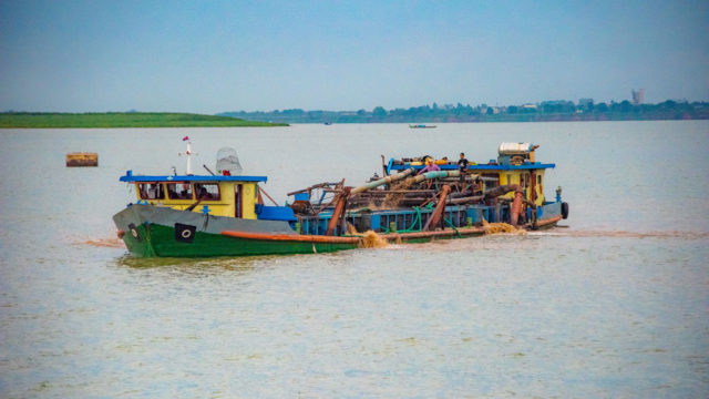 សំណង់តាមដងទន្លេមេគង្គអាចនឹងរងហានិភ័យនៃការដួលរលំដោយសារតែការបូមខ្សាច់លើសកំណត់