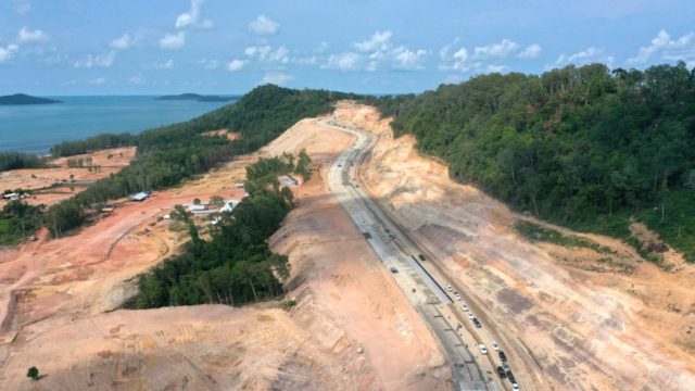 Construction of 34 roads worth US$300 million in Sihanoukville 90% complete