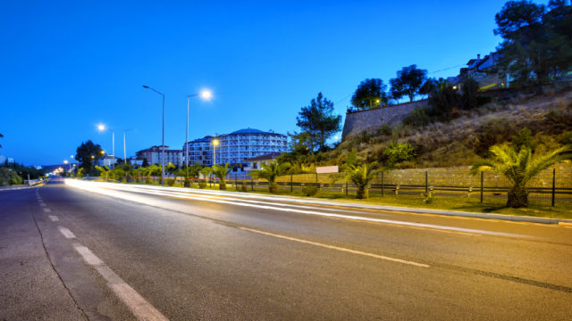 PM Hun Sen shows interest in equipping nationwide roads with LEDs