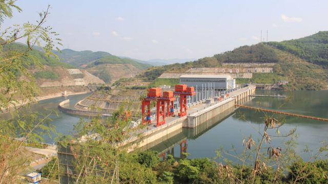 សំណង់វារីអគ្គិសនីច្រើនហួសជាផ្នែកមួយបង្កឱ្យកម្រិតទឹកទន្លេសាបស្រកខ្លាំង