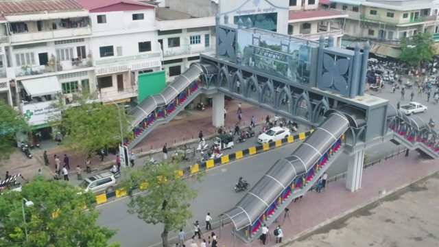 ស្ពានអាកាសថ្មើរជើងផ្សារដើមគរដាក់ដំណើរការប្រើប្រាស់ជាផ្លូវការហើយ