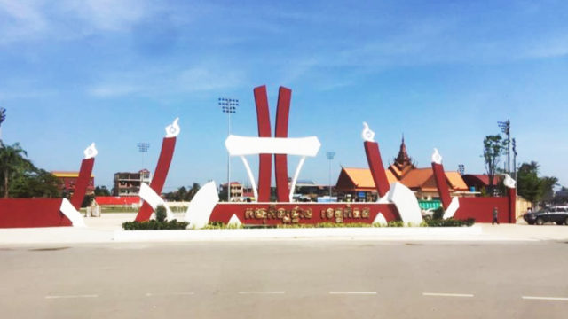 សម្ដេច ហ៊ុន សែន ស្នើឱ្យខេត្តកំពតសិក្សាបង្កើតតំបន់រដ្ឋបាល និងសាងសង់ពហុកីឡដ្ឋានថ្មី