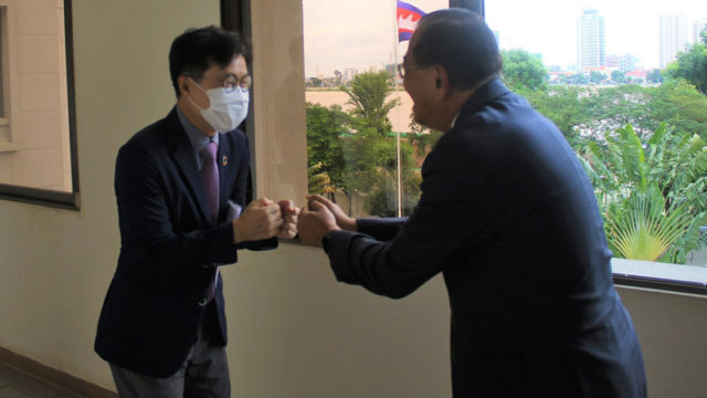 កូរ៉េផ្ដល់ជំនួយឥតសំណងជាង ៨០ លានដុល្លារមកអភិវឌ្ឍគម្រោងធំៗ ១២ គម្រោង