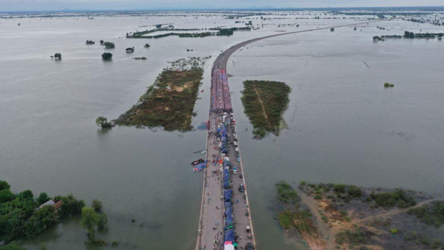 ទឹកជំនន់ធ្វើឱ្យខូចខាតហេដ្ឋារចនាសម្ព័ន្ធយ៉ាងហោចជាង ២៦០០គ.ម ទូទាំងប្រទេស