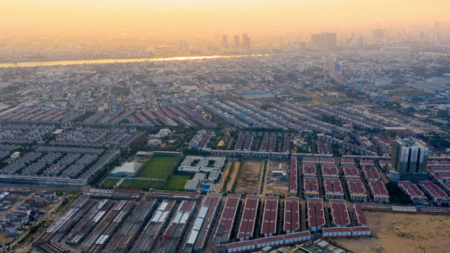 បូរីខុនដូរីកដូចផ្សិត តែហេតុអ្វីប្រជាជនភាគច្រើនគ្មានផ្ទះនៅ?គួរដោះស្រាយបញ្ហានេះដូចម្ដេច?