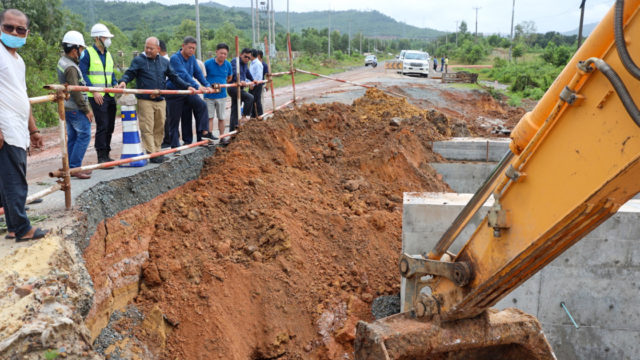 ការជួសជុលកំណាត់ផ្លូវ ១៤៦ បេ នៅស្ទឹងហាវ ដែលបាក់រលំដោយសារទឹកជំនន់ សម្រេចបាន ១០% ហើយ